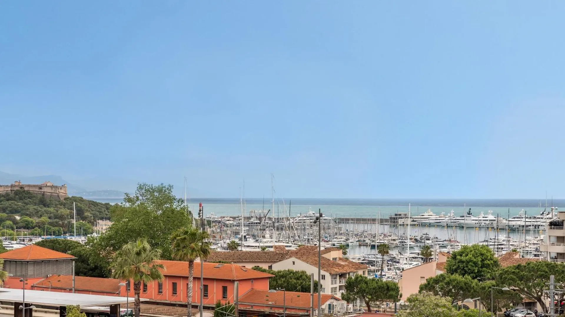 Vue Mer, Terrasse, 5 Min Du Centre Antibes